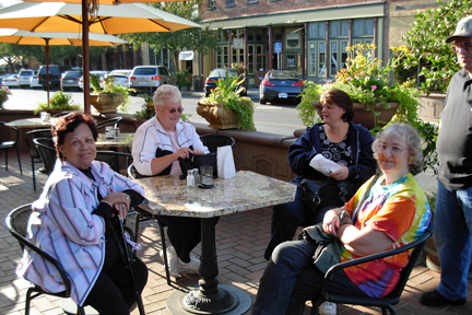 20091010 Ladies Awaiting Call For Dinner